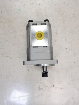 高品質の水力ギアモーター CMW-F225-CLZS 鉄 アルミニウム合金材料 150bar-250barの高トルク 工業機械のための圧力